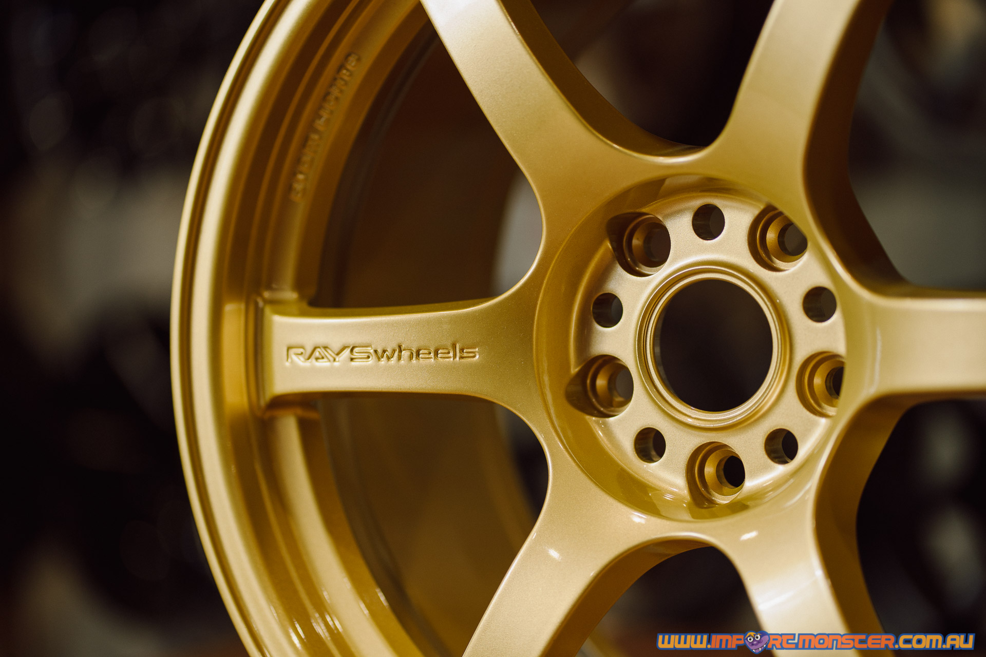 Rays Gram Lights 57DR 18x9.5 +38 5x114.3 gold (4)