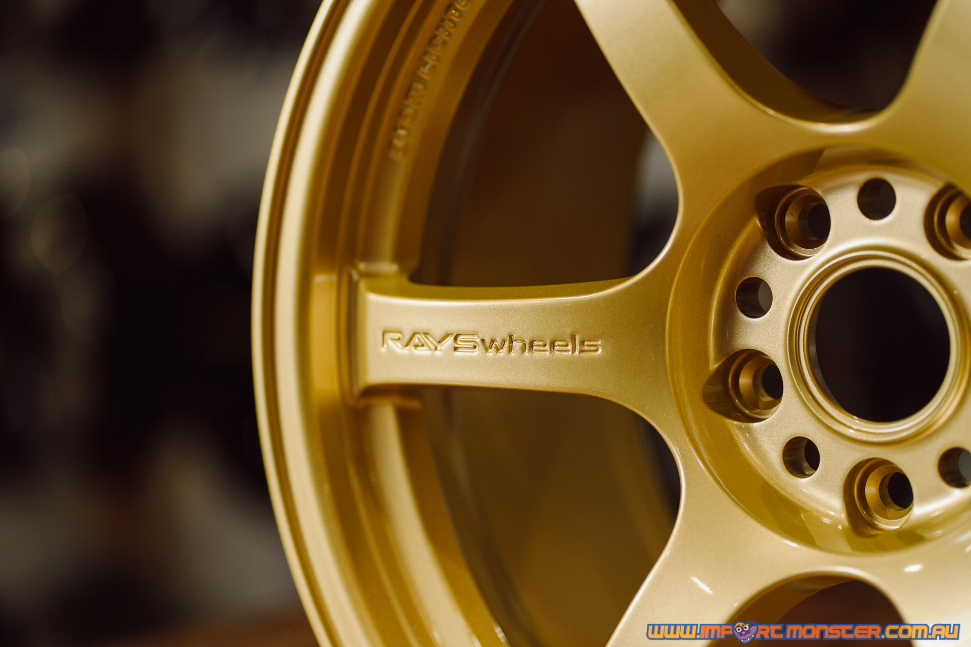 Rays Gram Lights 57DR 18x9.5 +38 5x114.3 gold (5)