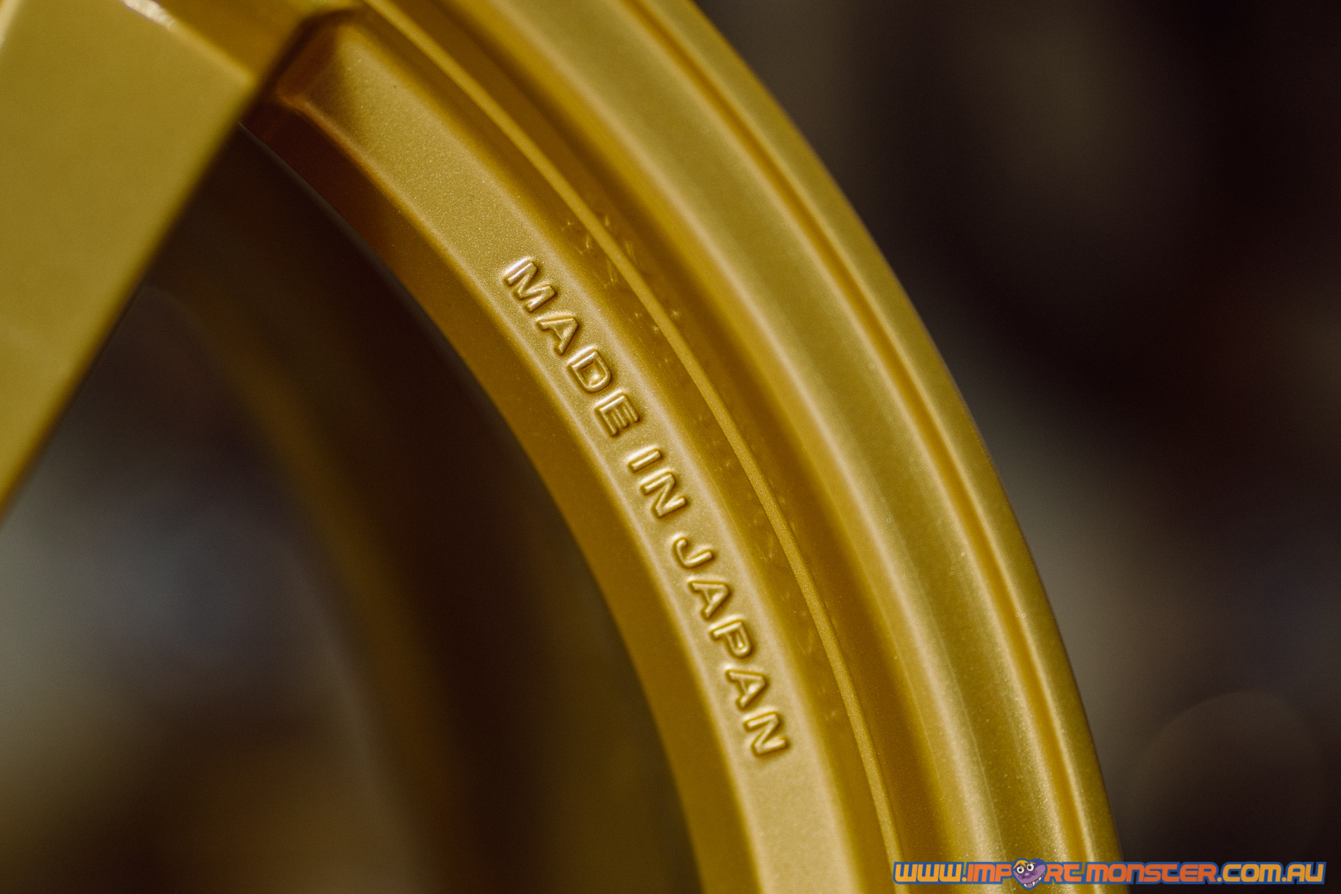 Rays Gram Lights 57DR 18x9.5 +38 5x114.3 gold (6)