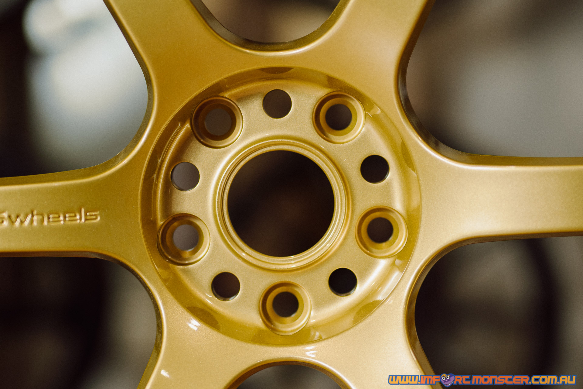 Rays Gram Lights 57DR 18x9.5 +38 5x114.3 gold (7)