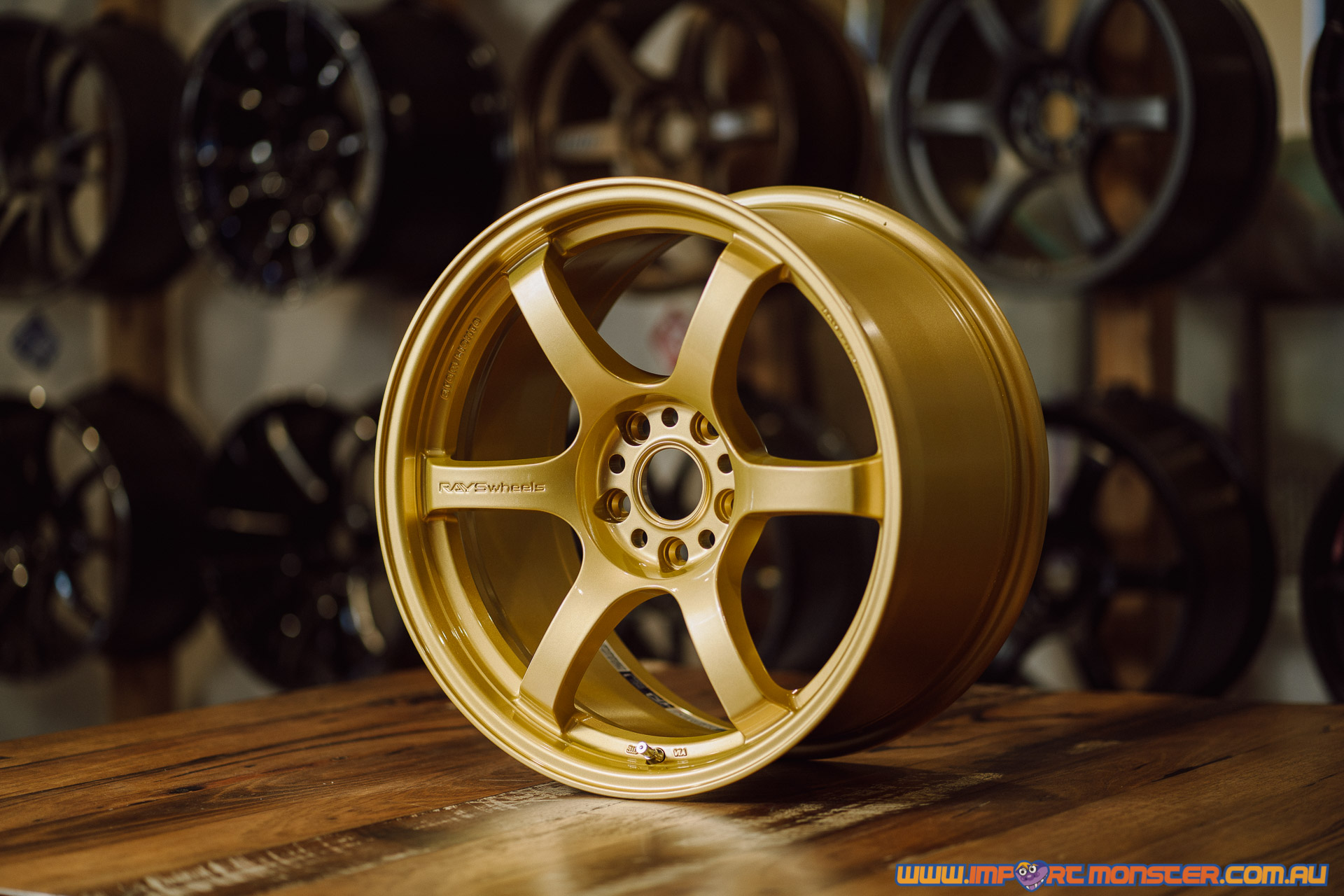 Rays Gram Lights 57DR 18x9.5 +38 5x114.3 gold (9)