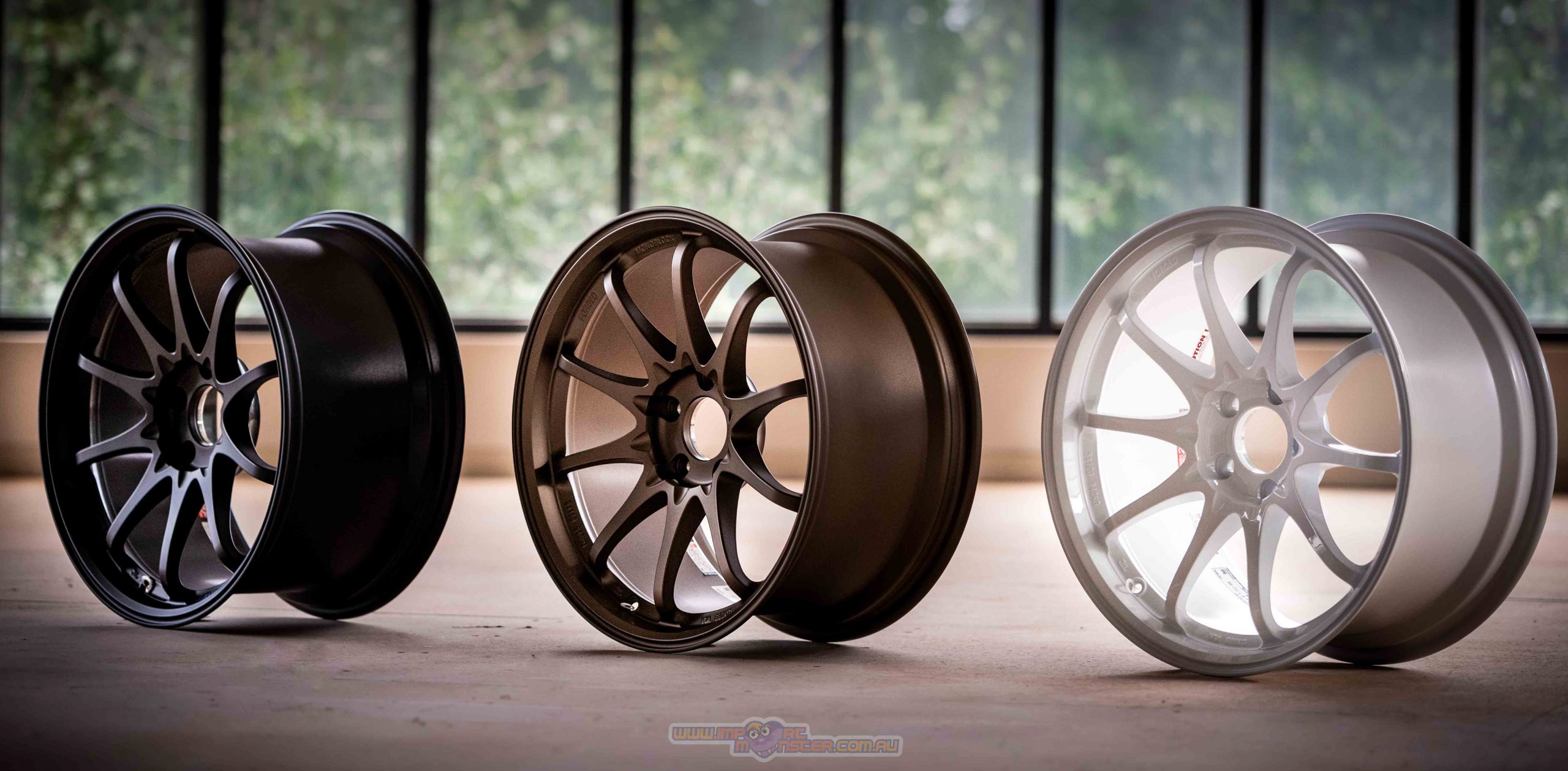 VolkRacing-CE28SL-18x9.5-5x114.3-38 TRIO-3