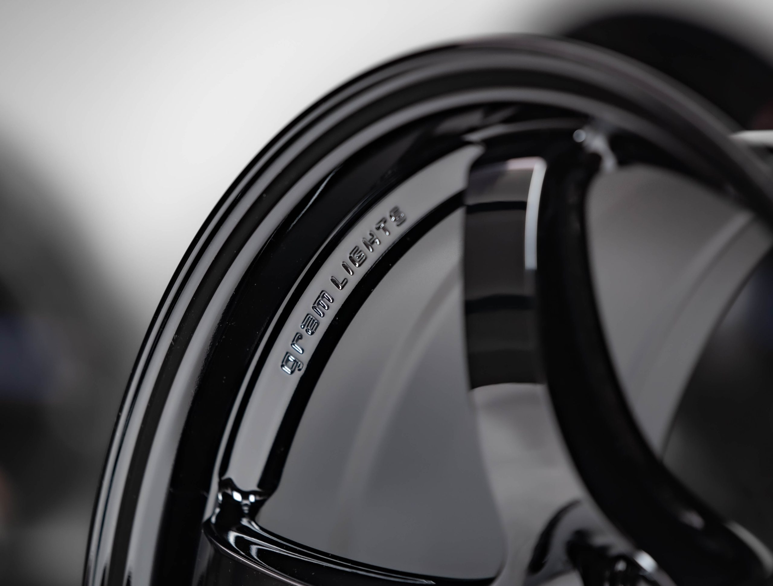 Gram Lights 57CR 17x9 +38 5x114.3 GX-4