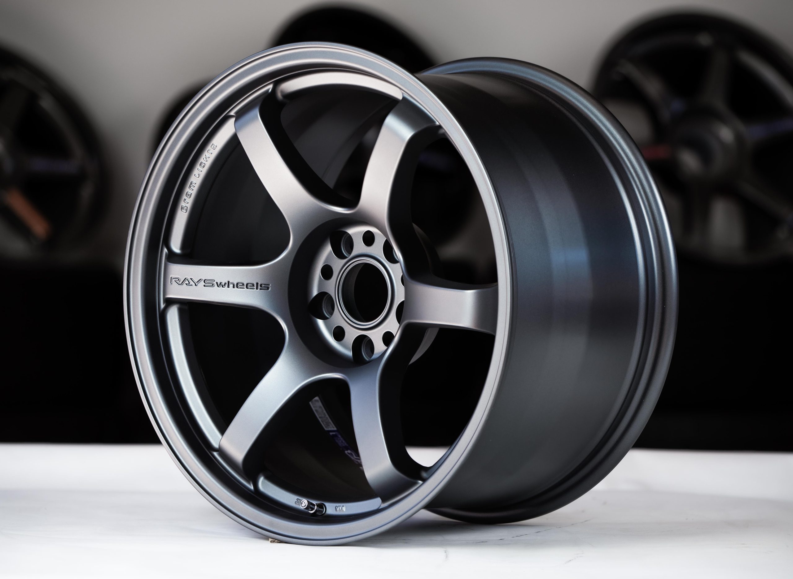 Gram Lights 57DR 18x10.5 +22 5x114.3 GB-3