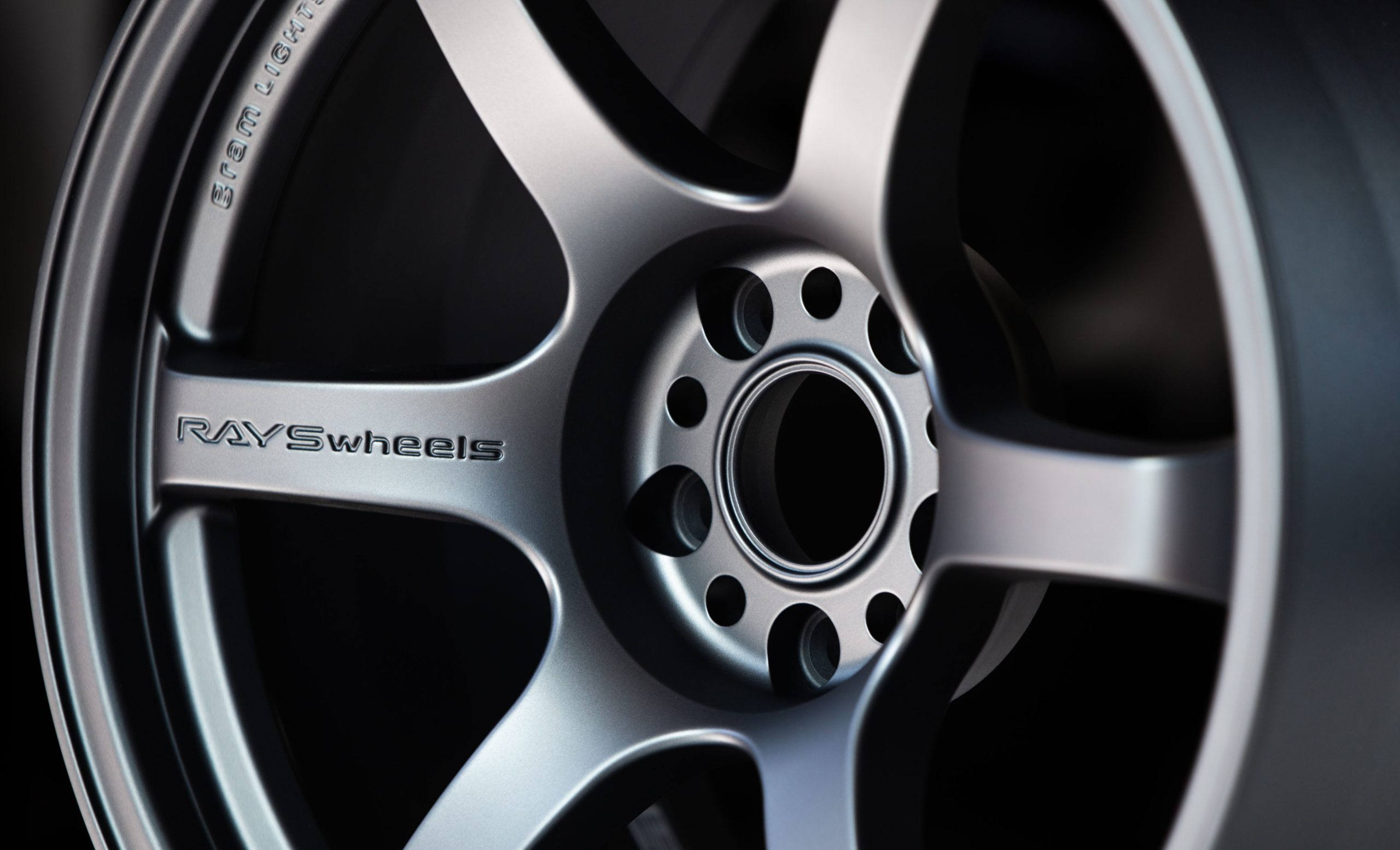 Gram Lights 57DR 18x10.5 +22 5x114.3 GB-4