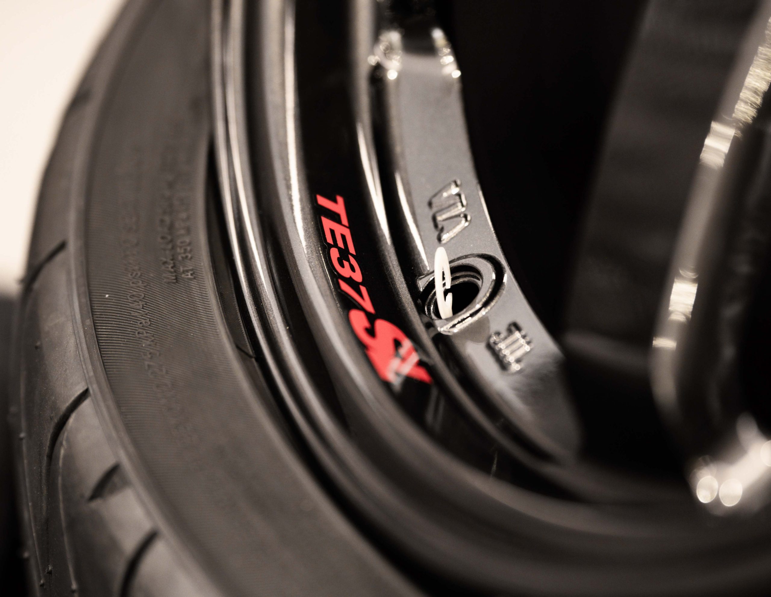 Volk Racing TE37SL 18x9.5 +40 5x114.3 Diamond Black (DB)-4