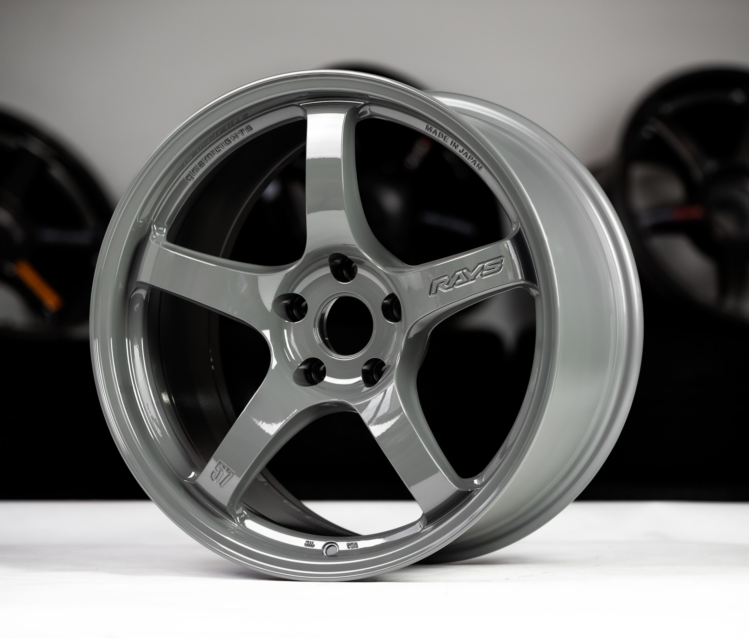 Gram Lights 57CR 18x9.5 +22 5x114.3 Glossy Grey (AG)-2