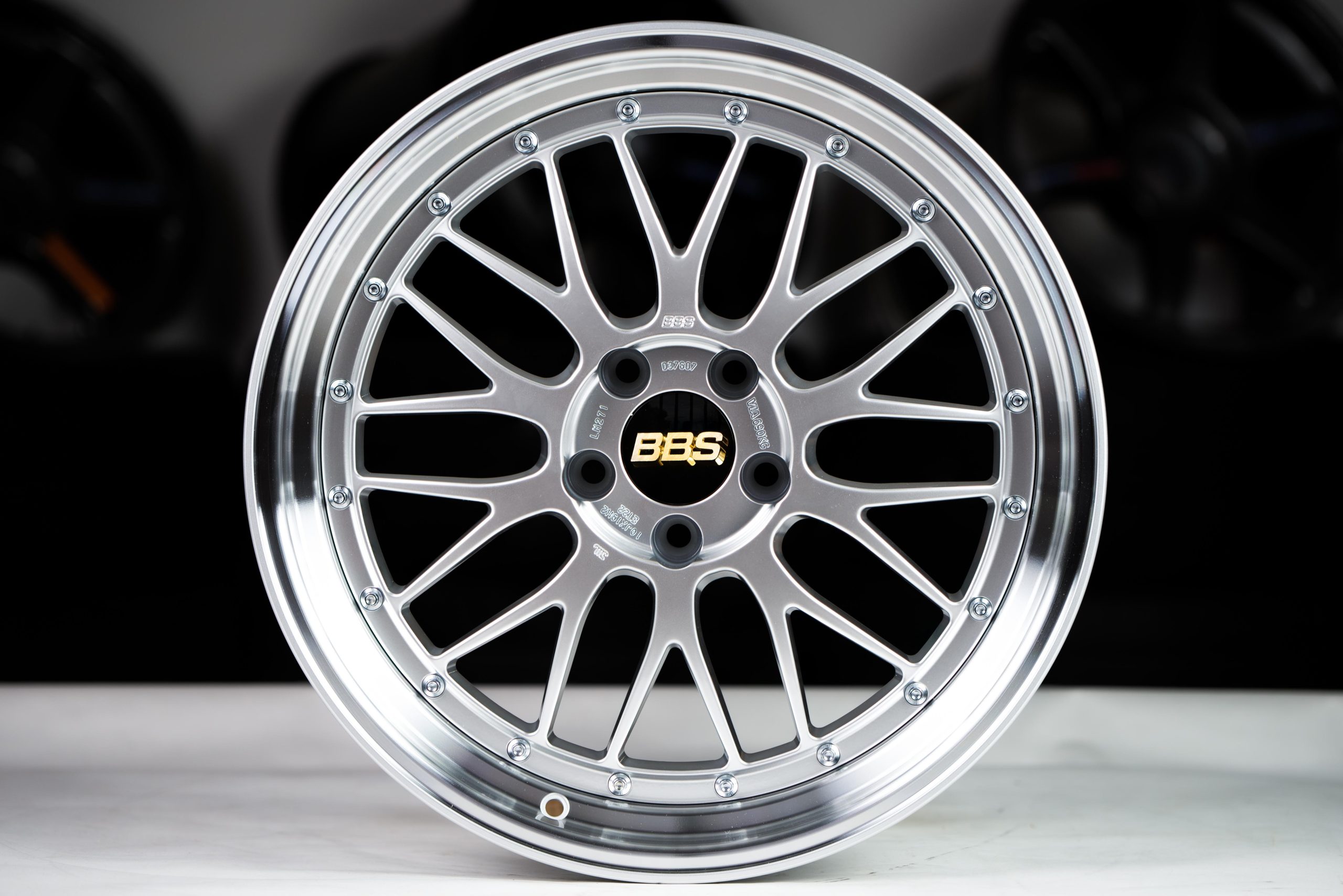 LM271 Silver 19×10 +22 5×114.3-1