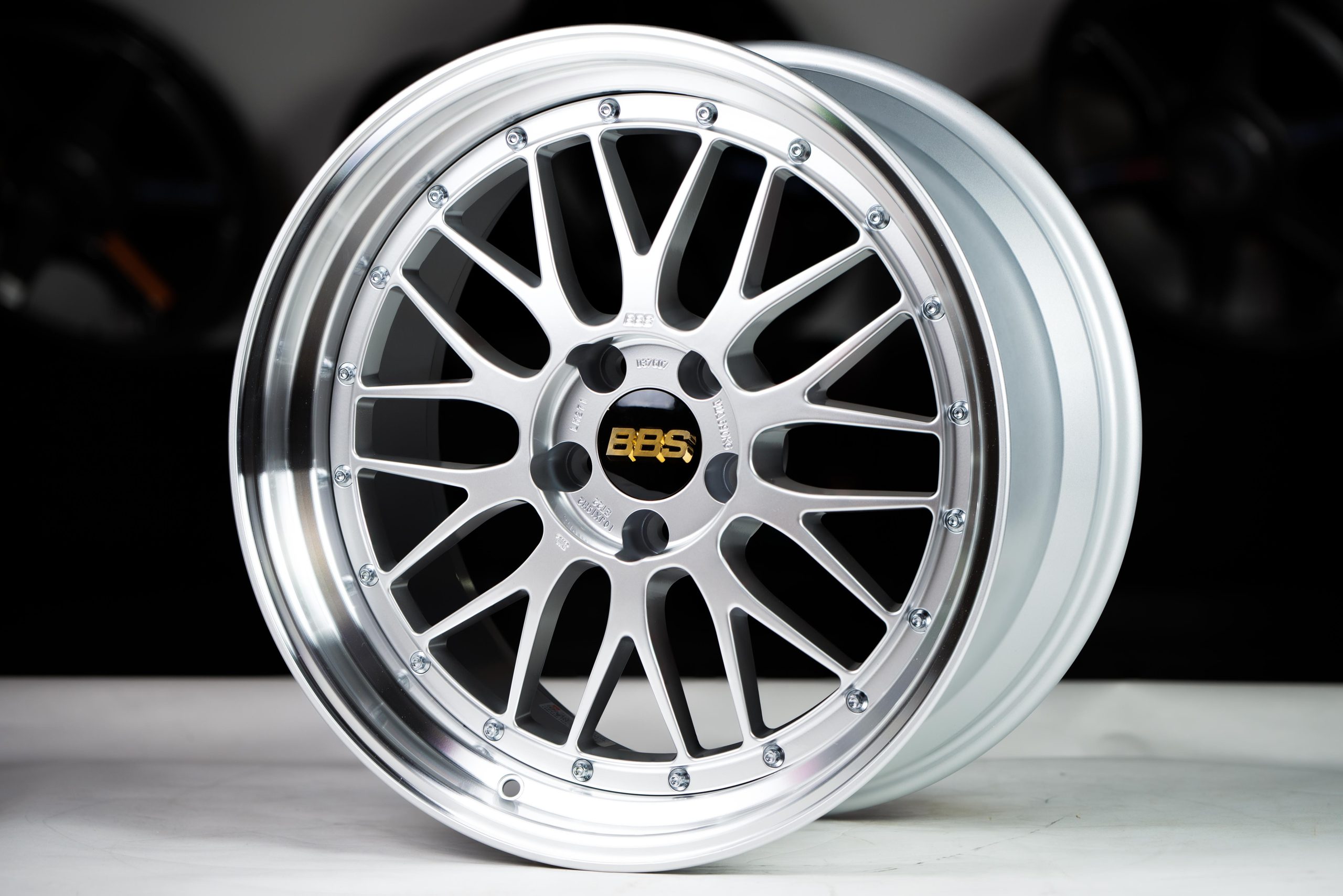 LM271 Silver 19x10 +22 5x114.3-2