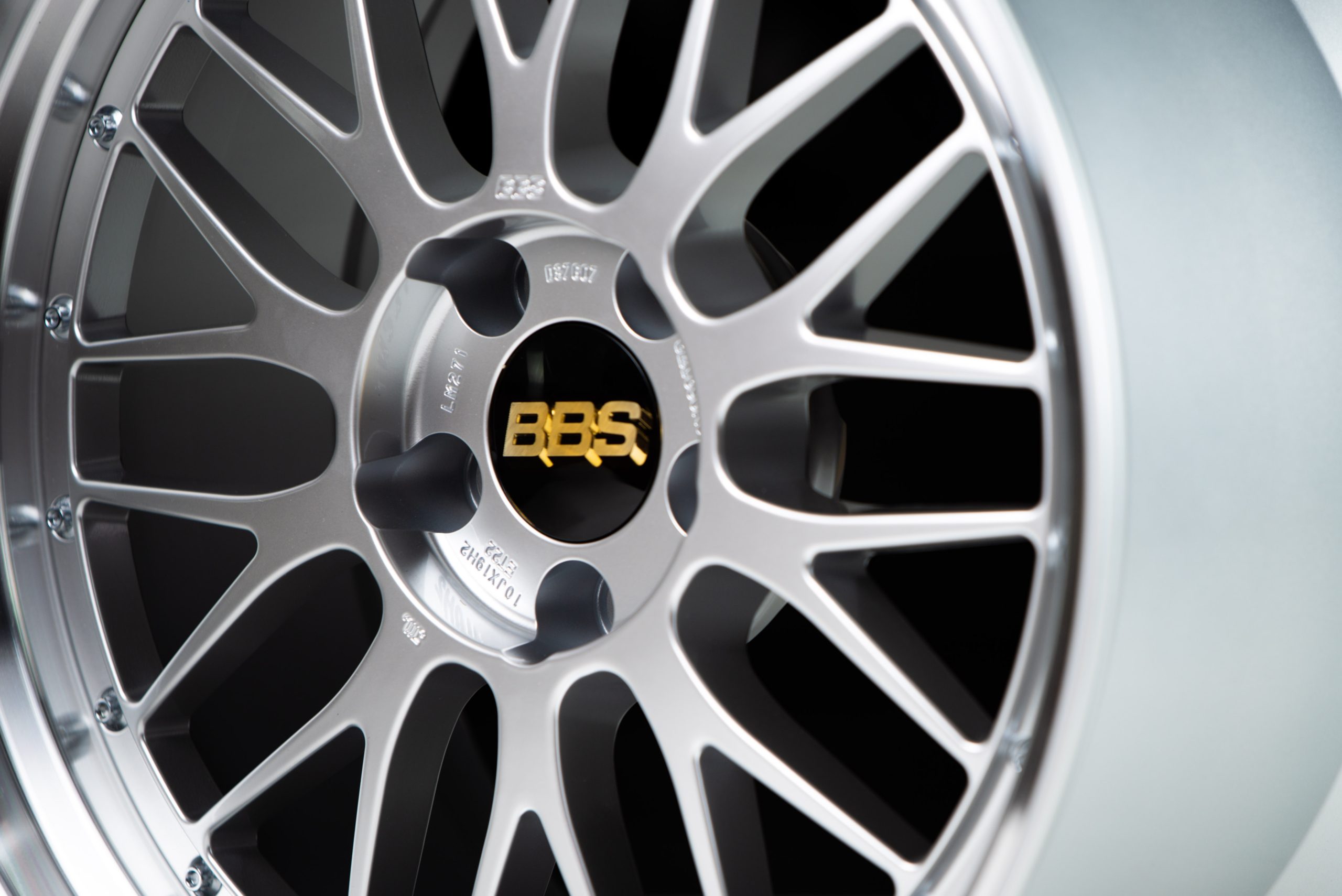 LM271 Silver 19x10 +22 5x114.3-4