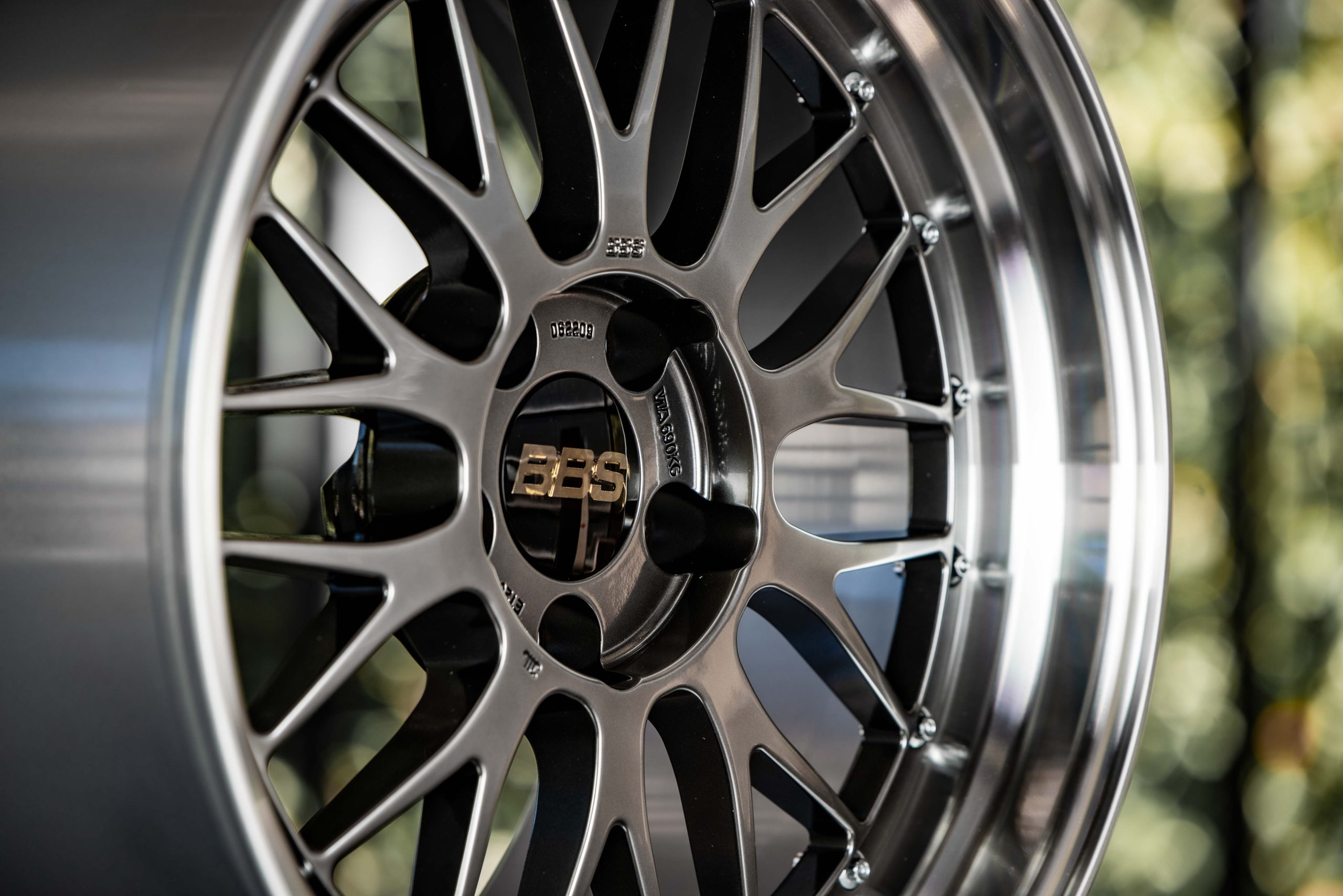 LM086 Diamond Black 18x10 +20 5x114.3-10