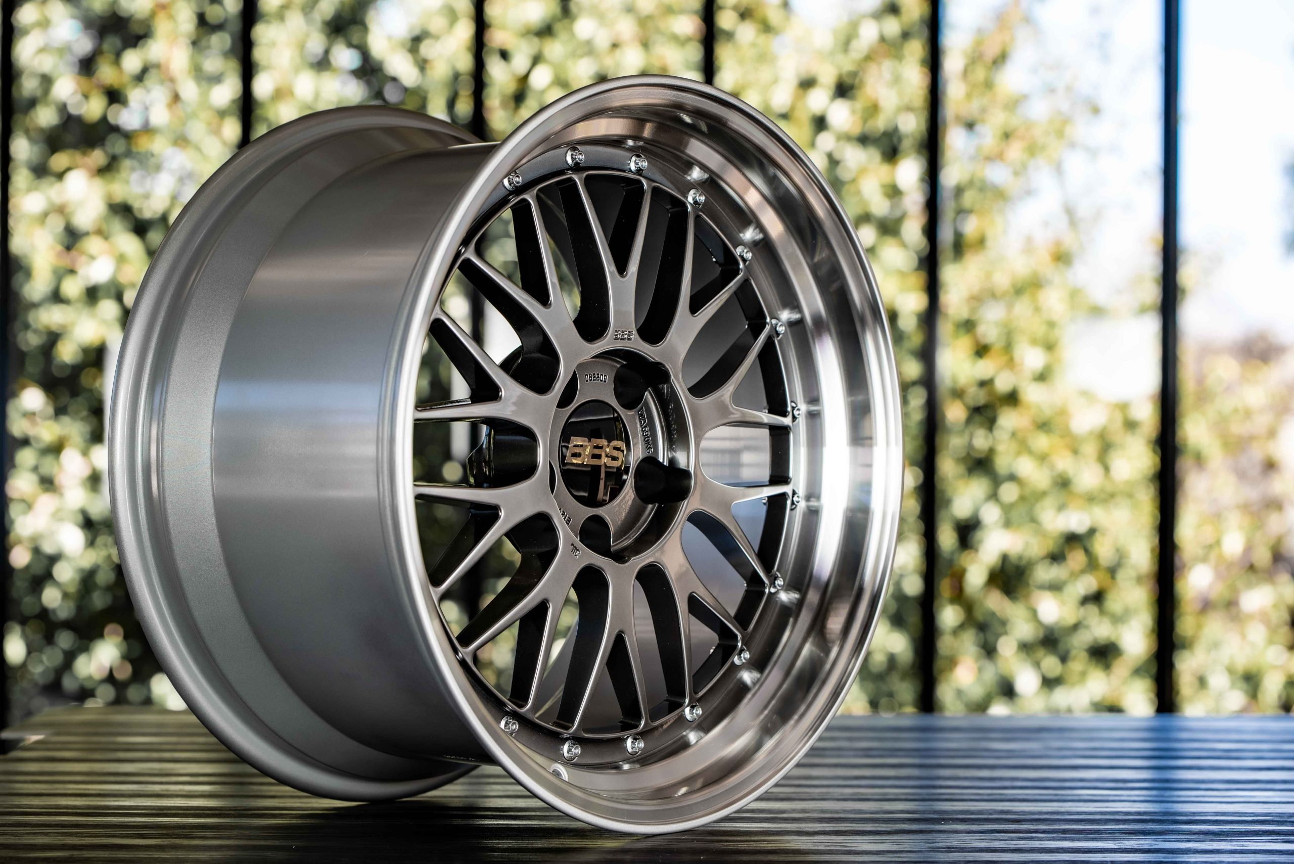 LM086 Diamond Black 18x10 +20 5x114.3-11