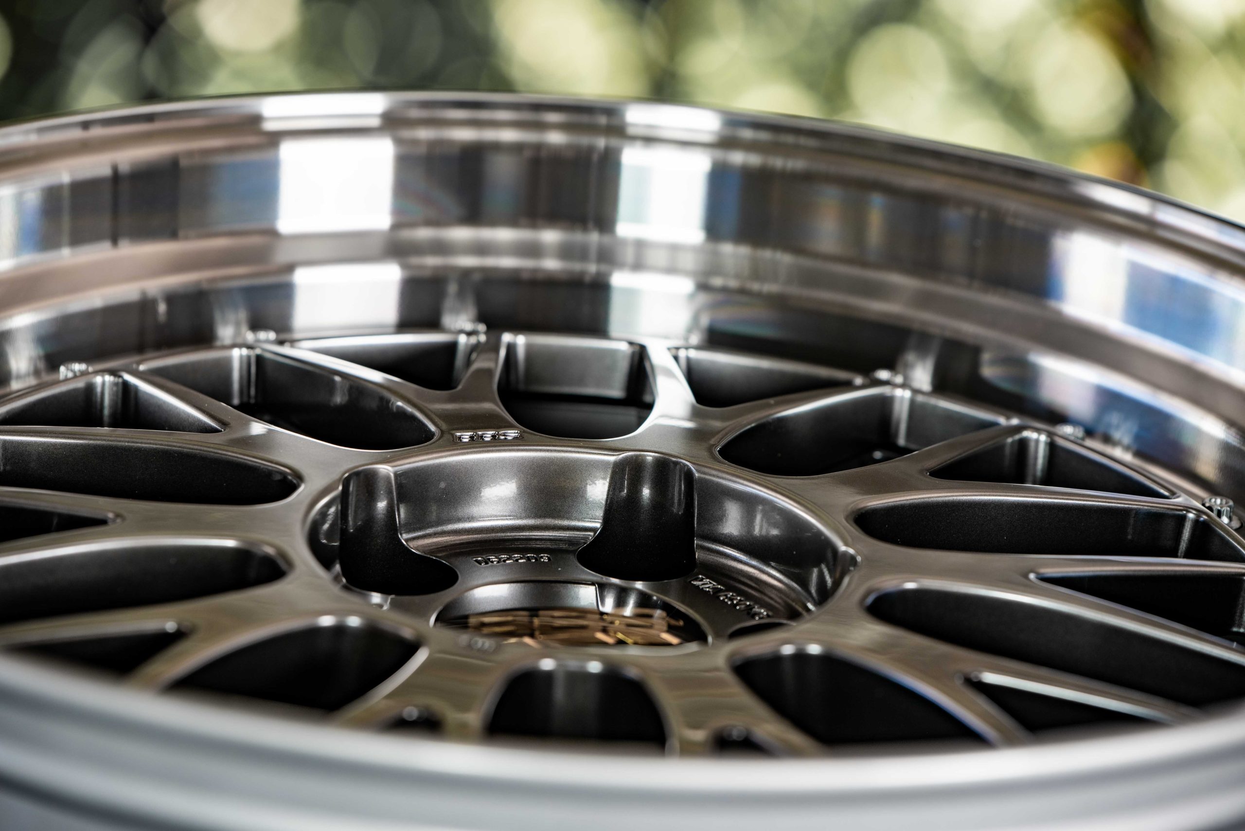 LM086 Diamond Black 18x10 +20 5x114.3-12