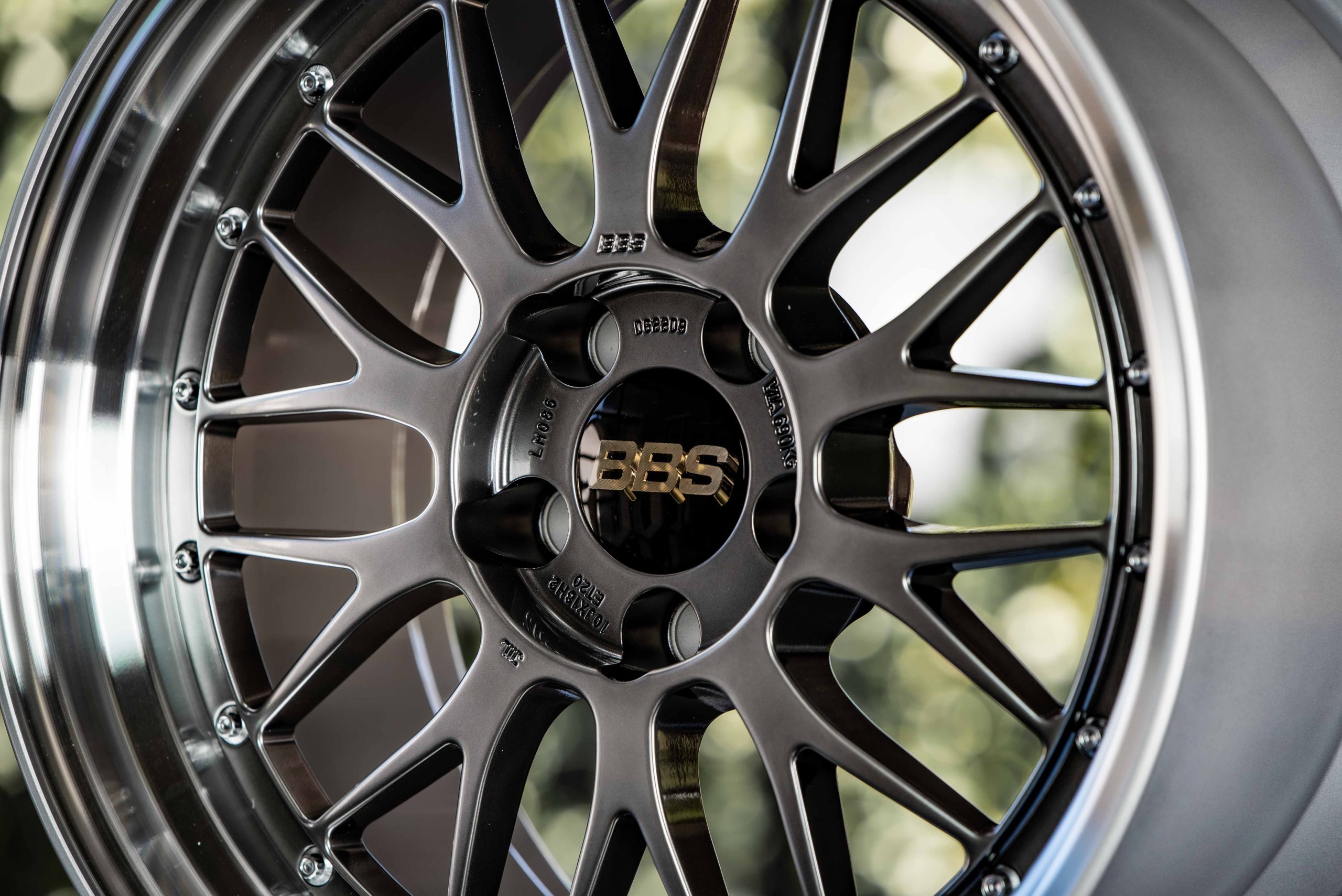 LM086 Diamond Black 18x10 +20 5x114.3-3