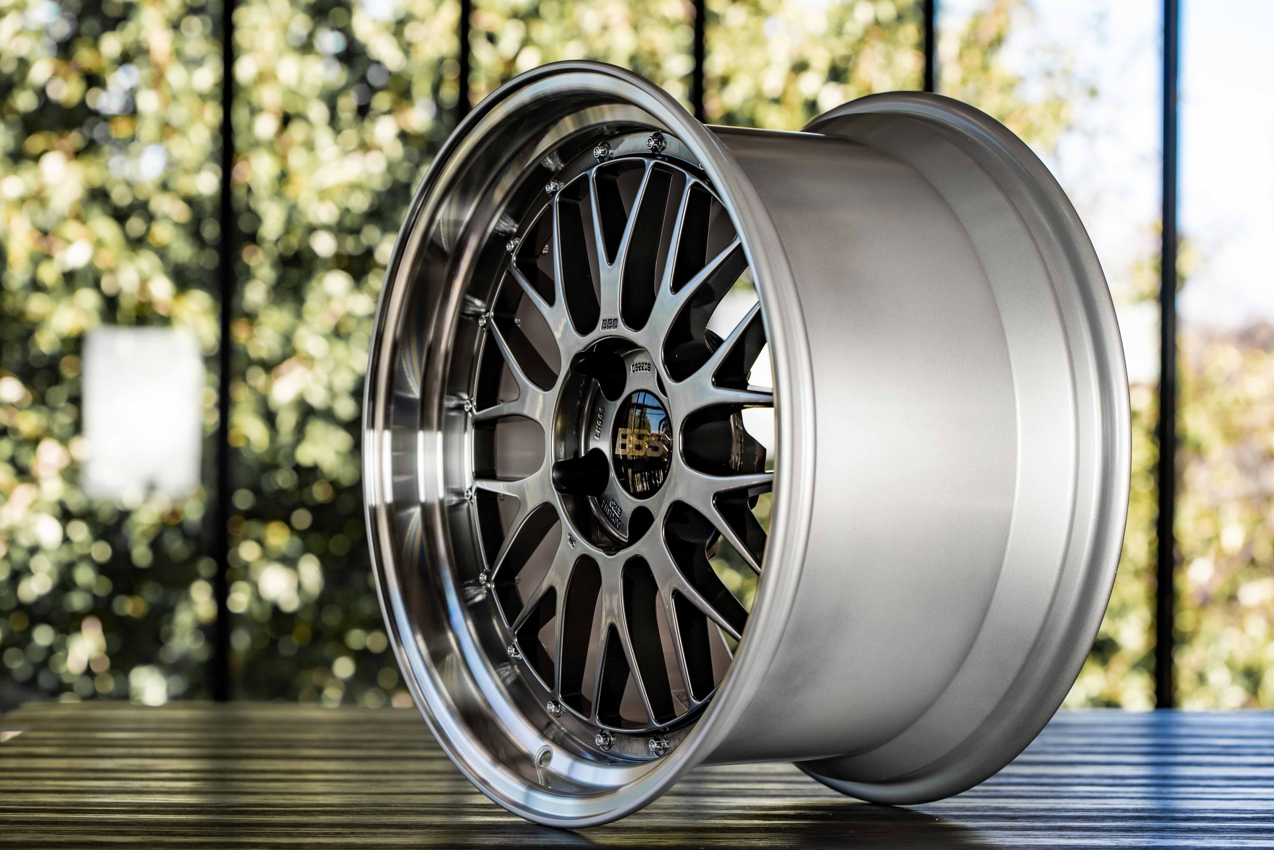 LM086 Diamond Black 18x10 +20 5x114.3-4