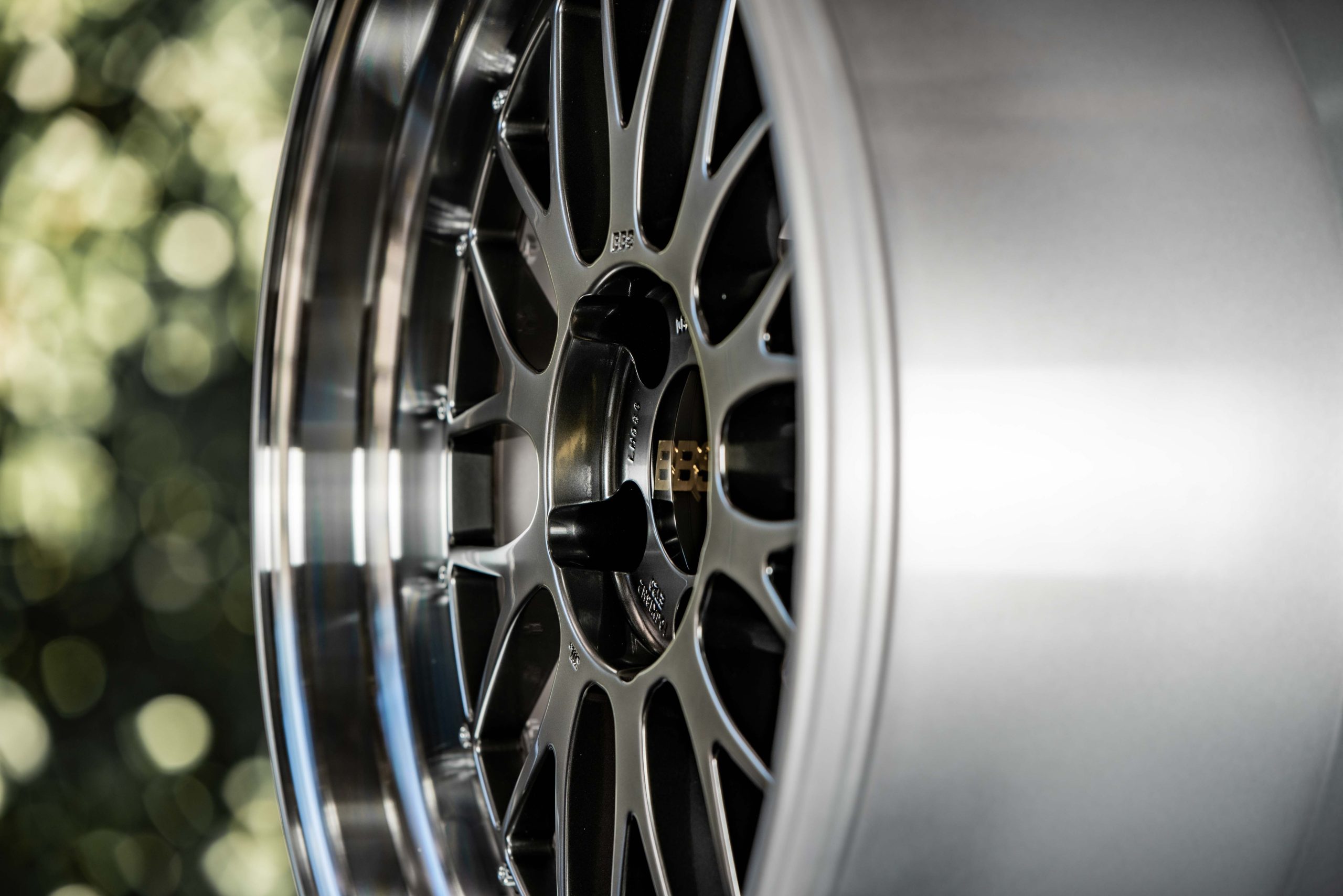 LM086 Diamond Black 18x10 +20 5x114.3-7