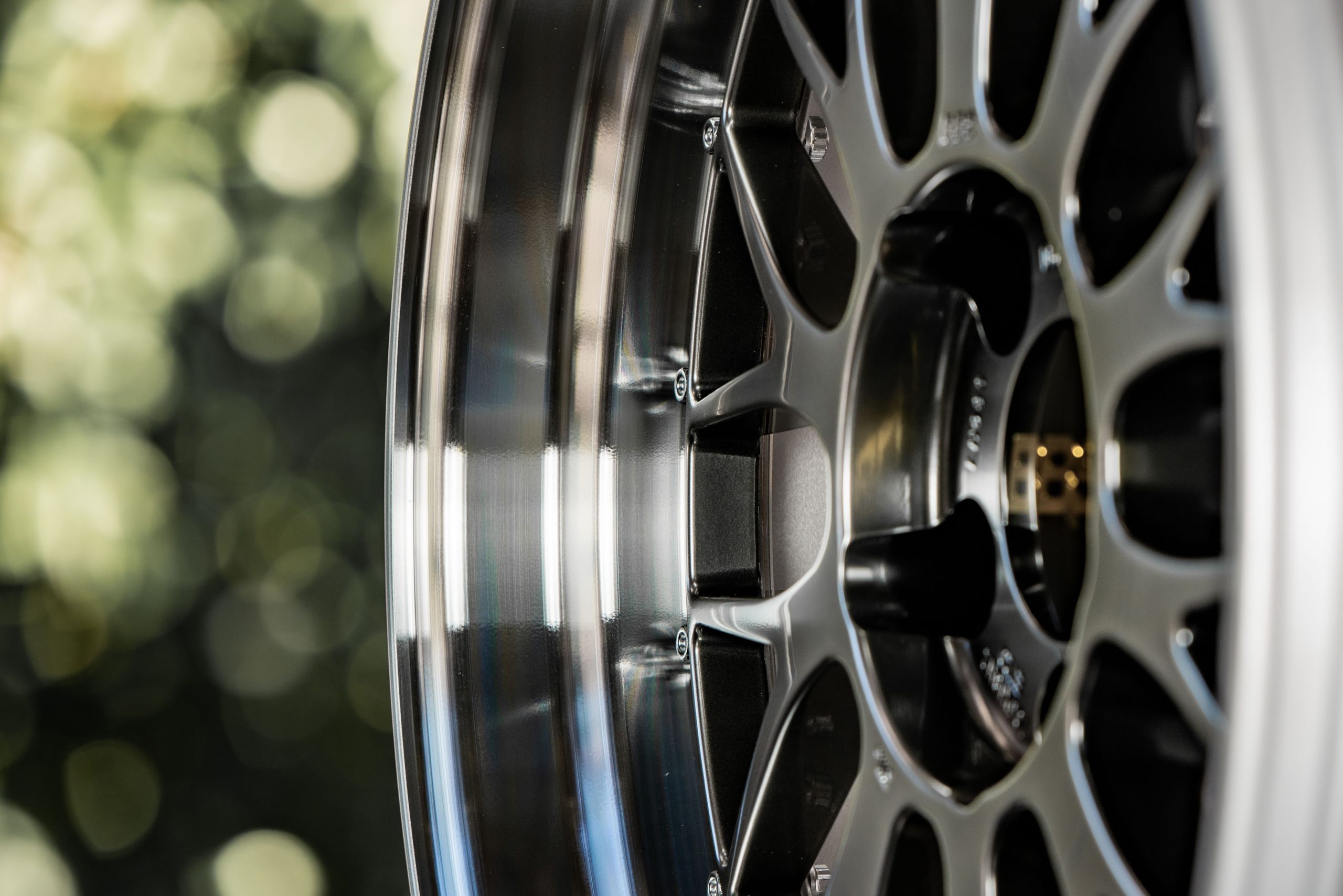 LM086 Diamond Black 18x10 +20 5x114.3-8